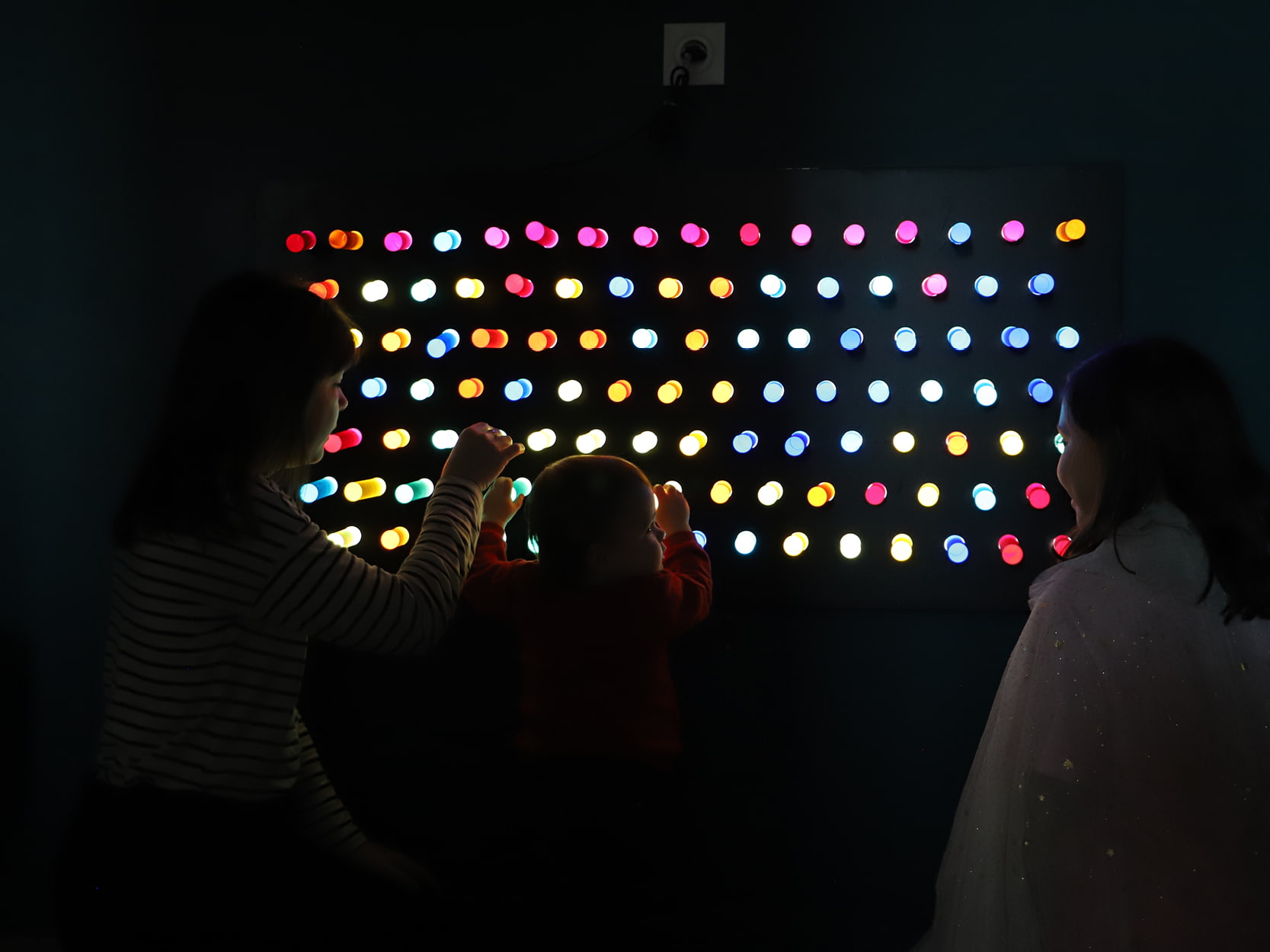 TABLEAU LUMINEUX AVEC DES ENFANTS A LA CITE DES PETITS REVEURS